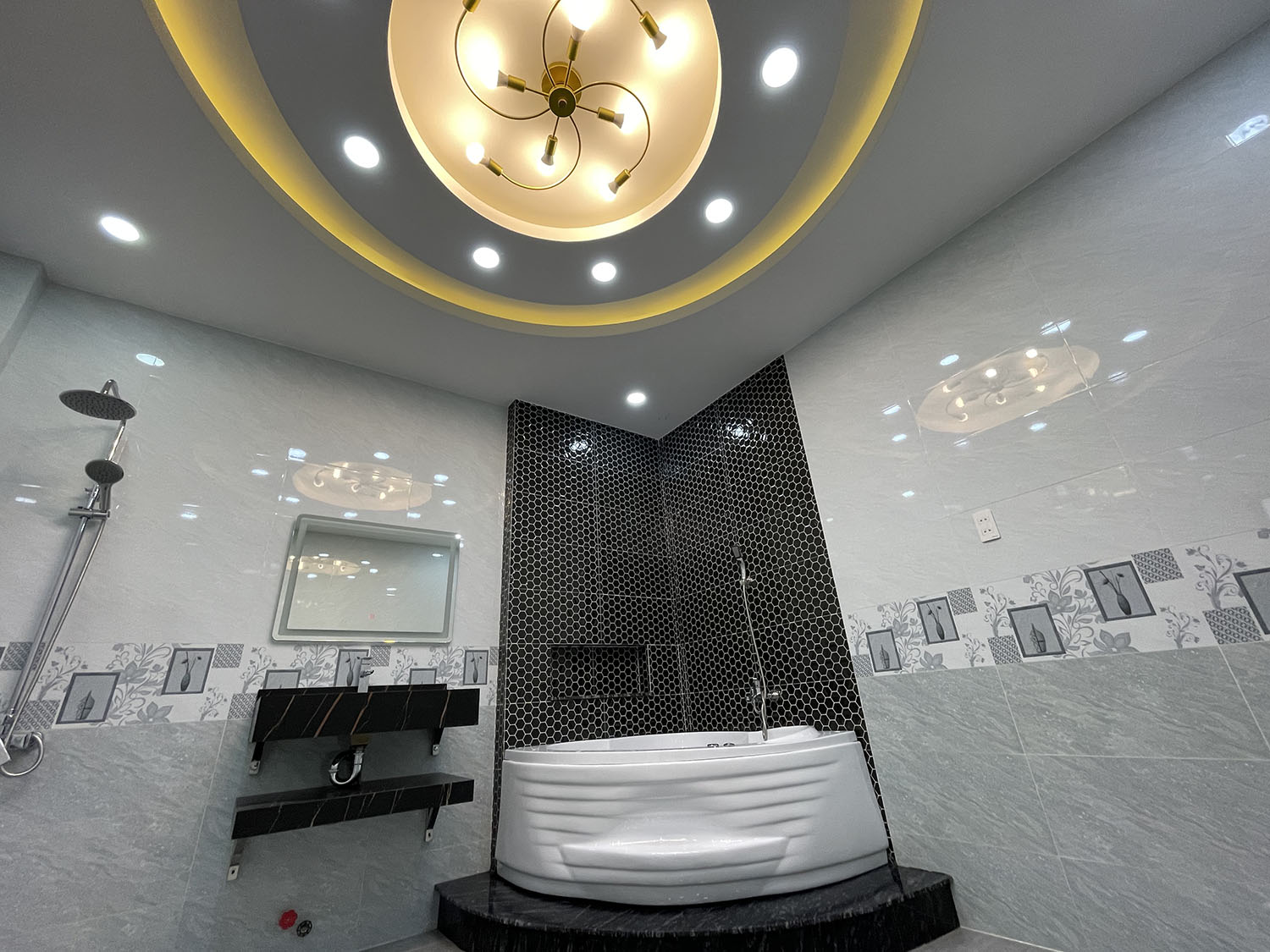 Bán nhà Đường Nguyễn Trọng Tuyển, Quận Phú Nhuận Tuyệt phẩm 4 lầu t.kế Cổ Điển PARIS PHÁP, hẻm ôtô